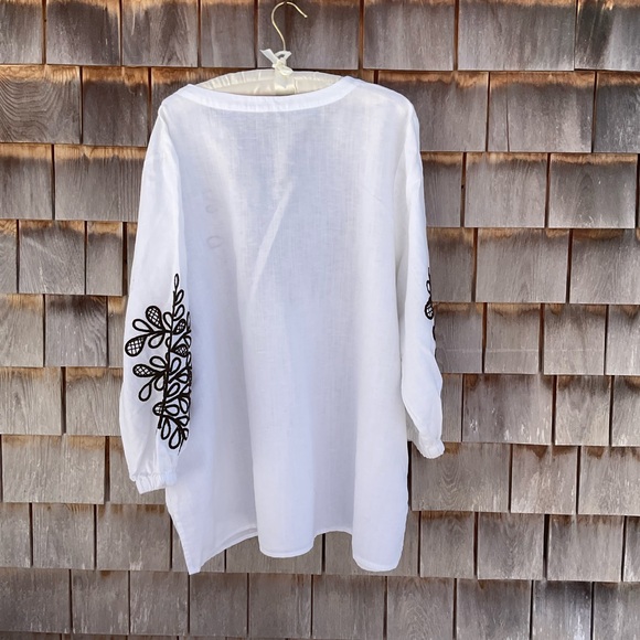 Talbots White Tunic with Black Embroidery - Picture 2 of 6